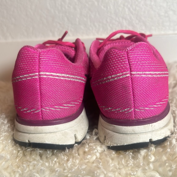 Magenta Ombré Women's Nike Workout Sneaker, worn twice! Size 6! - Picture 5 of 7